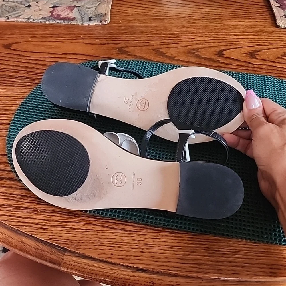 Beautiful black and white Sandals  with Camilla flower design - Picture 8 of 13